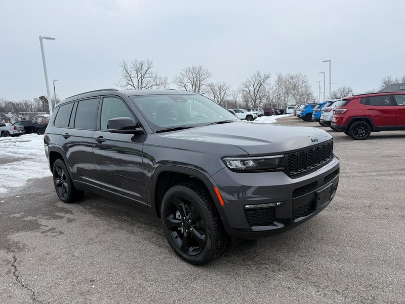 Jeep Grand Cherokee L Vehicle Image 13