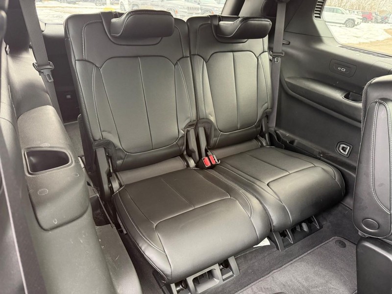 Jeep Grand Cherokee L Vehicle Image 16