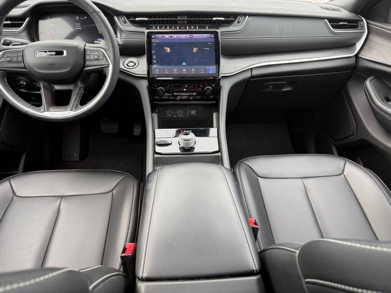 Jeep Grand Cherokee L Vehicle Image 17