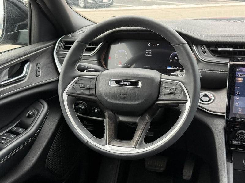 Jeep Grand Cherokee L Vehicle Image 19