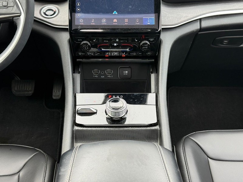 Jeep Grand Cherokee L Vehicle Image 22