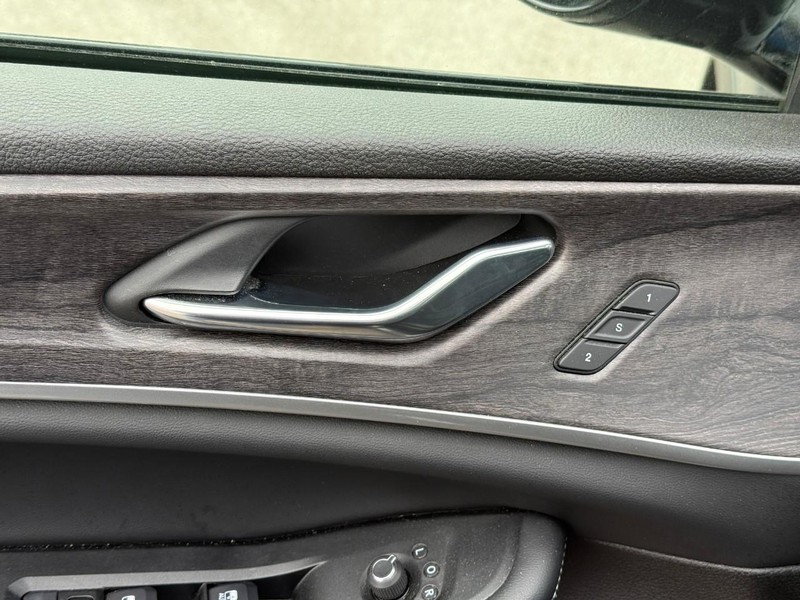 Jeep Grand Cherokee L Vehicle Image 24