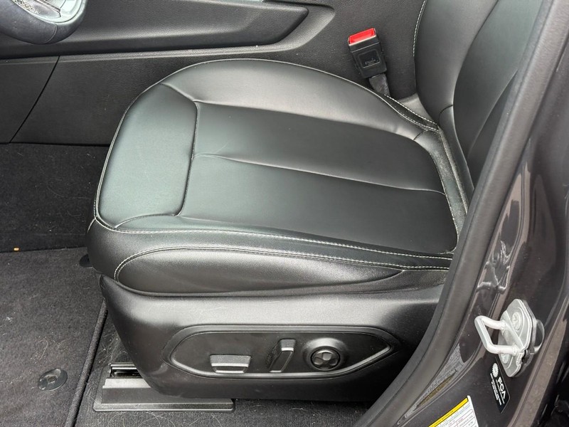 Jeep Grand Cherokee L Vehicle Image 25