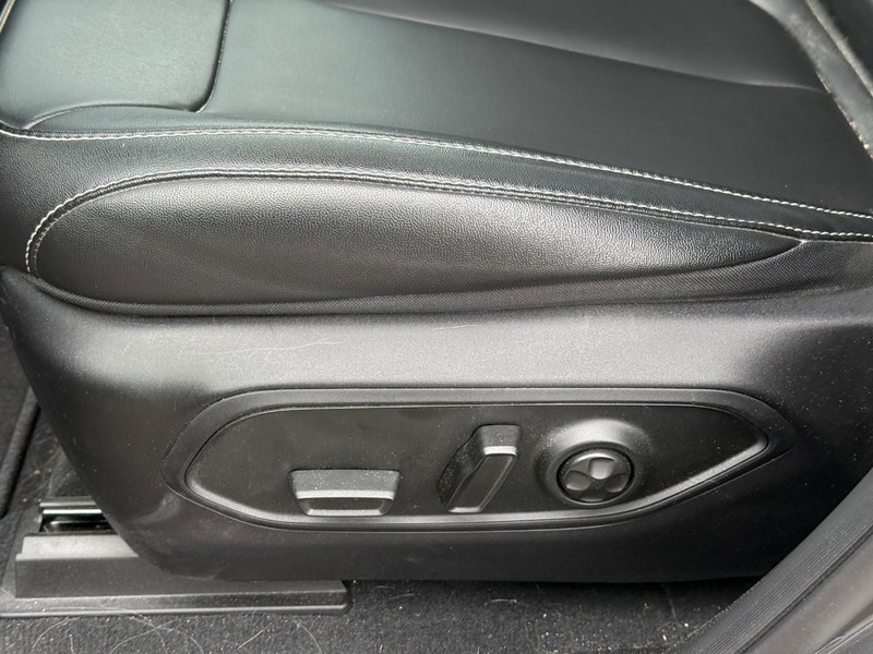 Jeep Grand Cherokee L Vehicle Image 26