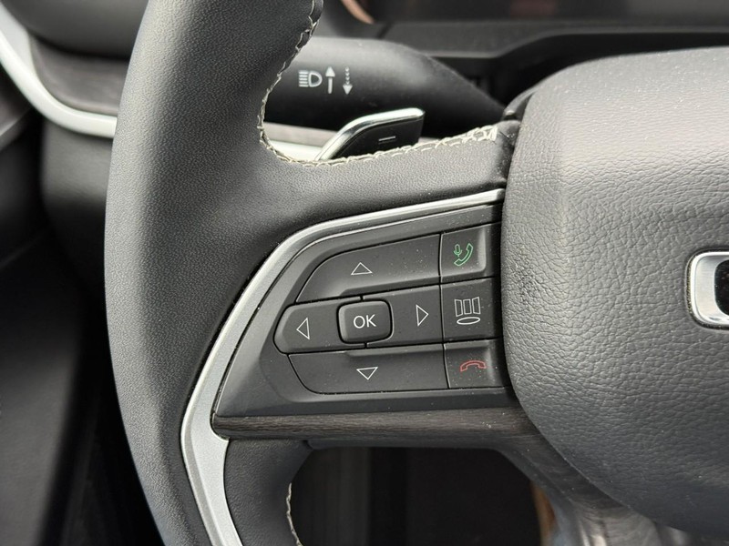 Jeep Grand Cherokee L Vehicle Image 27