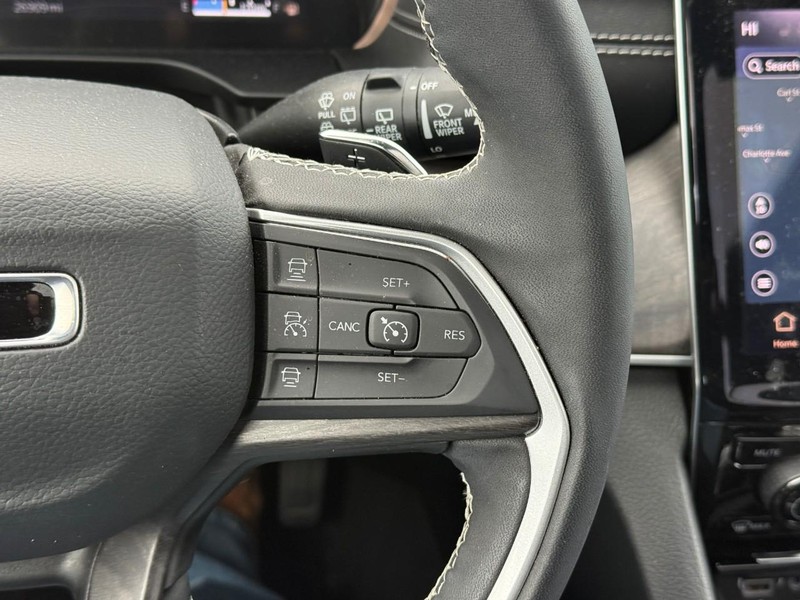 Jeep Grand Cherokee L Vehicle Image 28