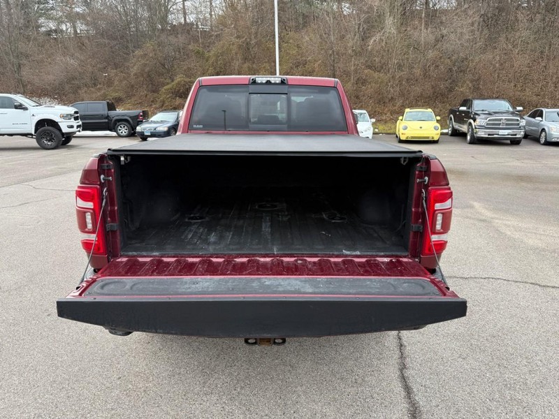Ram 3500 Vehicle Full-screen Gallery Image 5