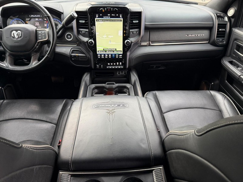 Ram 3500 Vehicle Full-screen Gallery Image 11