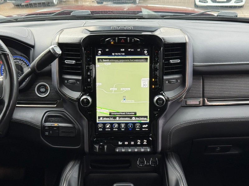 Ram 3500 Vehicle Full-screen Gallery Image 13