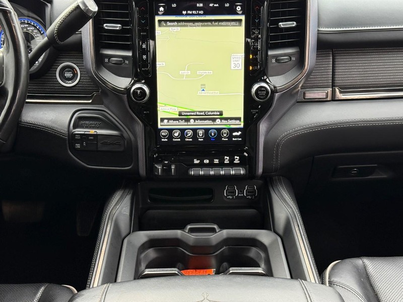 Ram 3500 Vehicle Full-screen Gallery Image 14