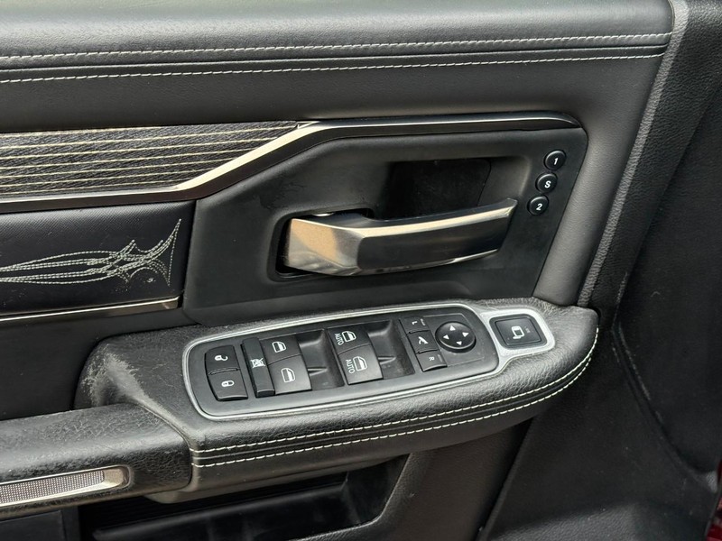 Ram 3500 Vehicle Full-screen Gallery Image 15