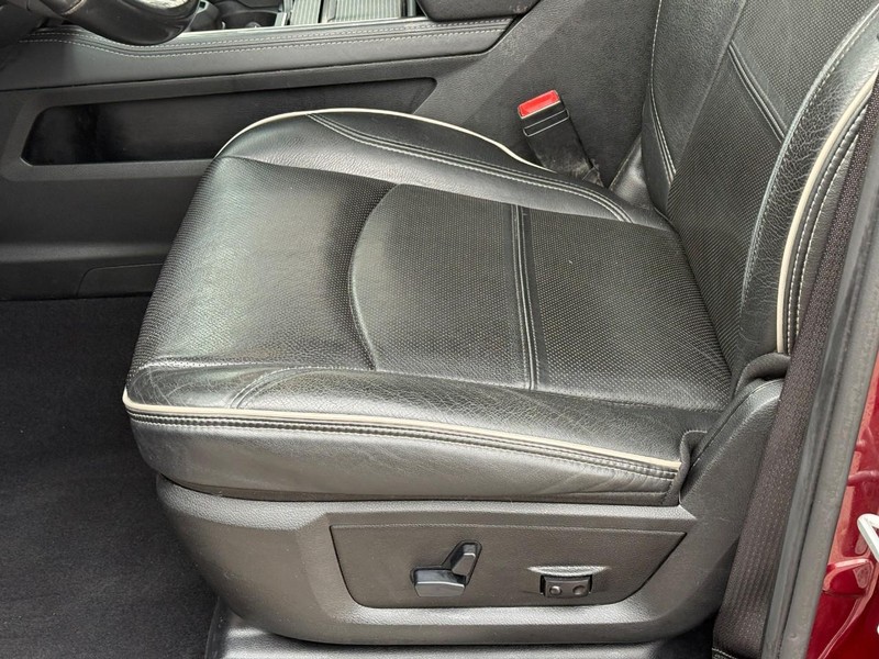 Ram 3500 Vehicle Full-screen Gallery Image 17