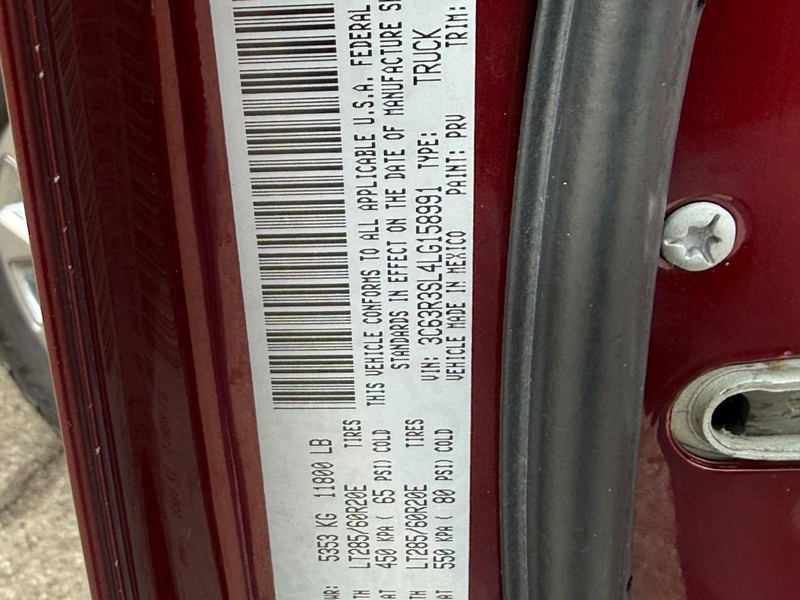 Ram 3500 Vehicle Full-screen Gallery Image 21