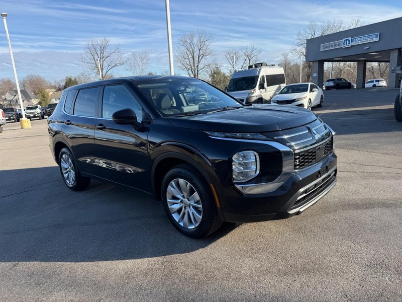 Mitsubishi Outlander Vehicle Full-screen Gallery Image 8