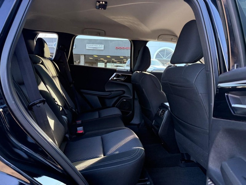 Mitsubishi Outlander Vehicle Full-screen Gallery Image 10