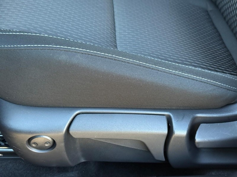 Mitsubishi Outlander Vehicle Full-screen Gallery Image 18