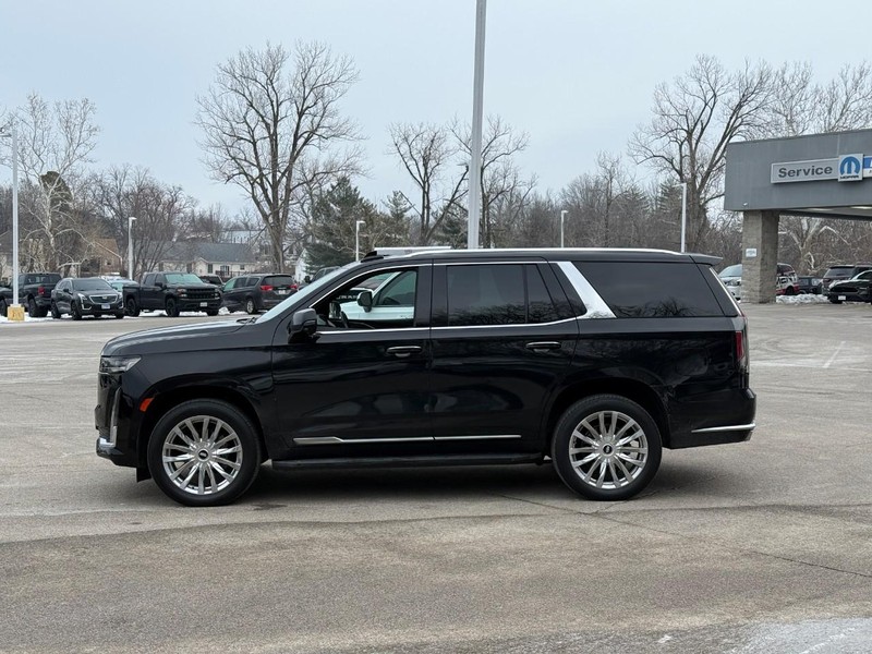 Cadillac Escalade Vehicle Full-screen Gallery Image 02