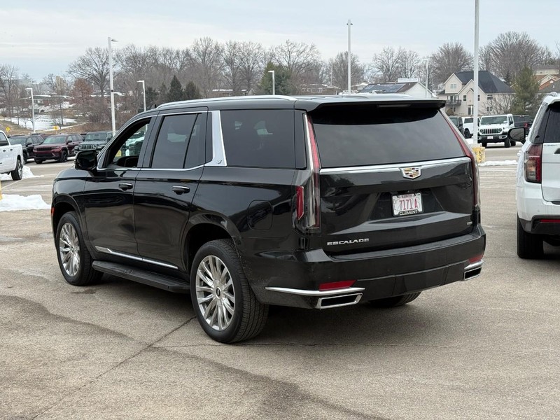 Cadillac Escalade Vehicle Full-screen Gallery Image 03