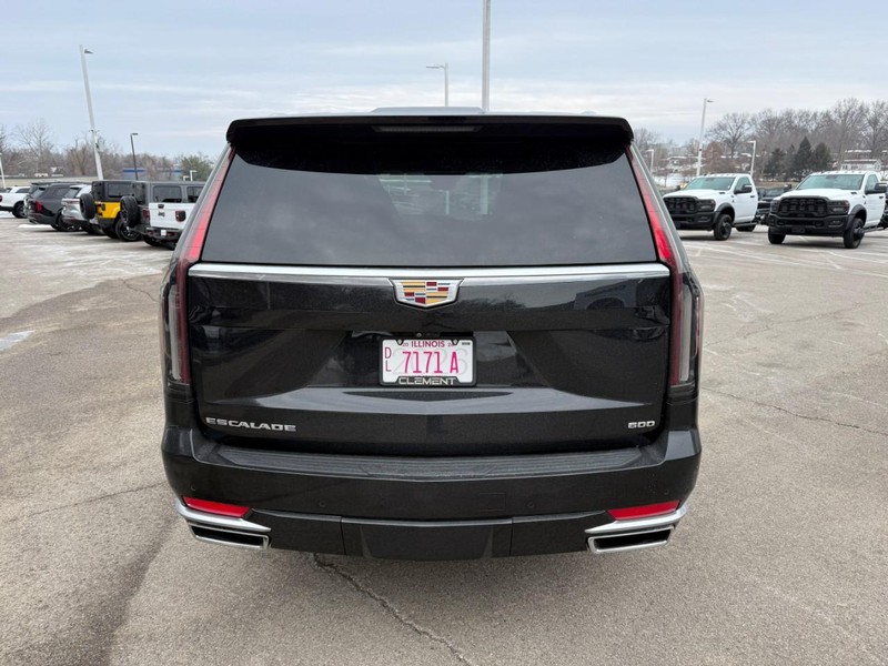 Cadillac Escalade Vehicle Full-screen Gallery Image 05