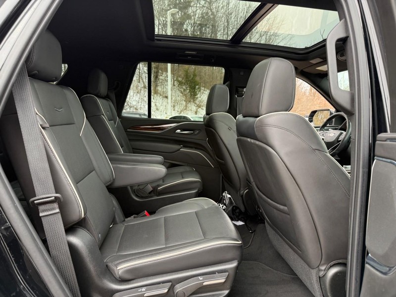 Cadillac Escalade Vehicle Full-screen Gallery Image 08