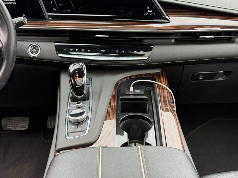 Cadillac Escalade Vehicle Full-screen Gallery Image 13