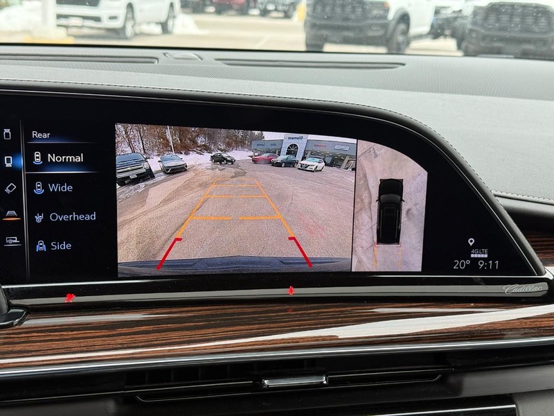 Cadillac Escalade Vehicle Full-screen Gallery Image 24