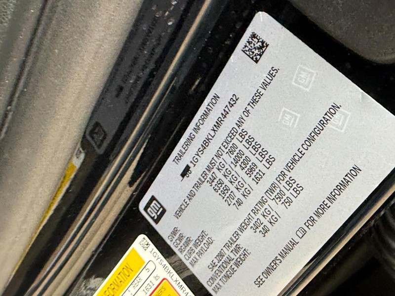 Cadillac Escalade Vehicle Full-screen Gallery Image 25