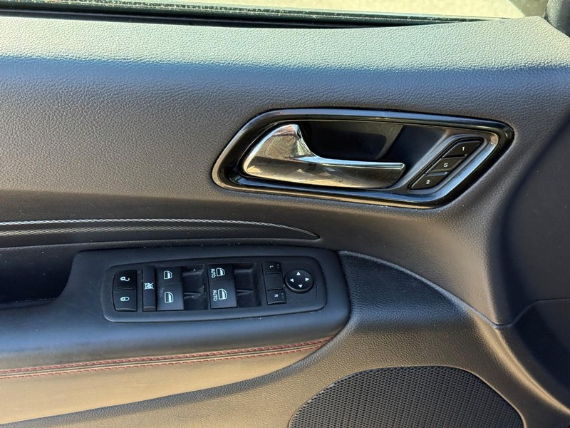 Dodge Durango Vehicle Full-screen Gallery Image 17