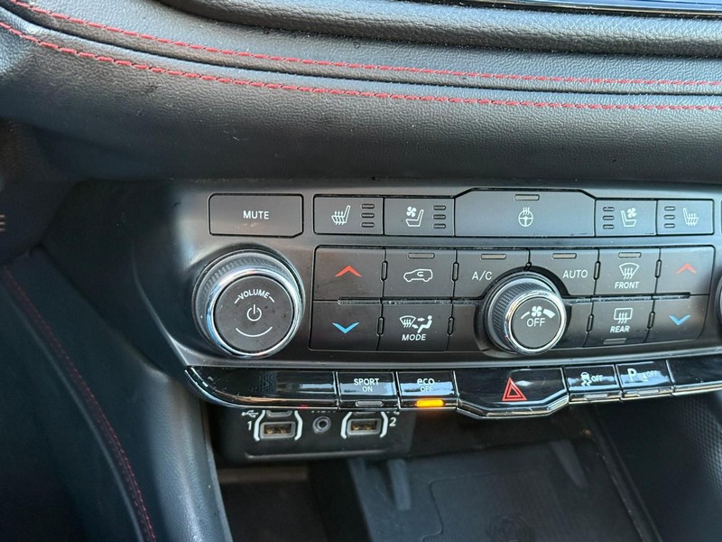 Dodge Durango Vehicle Full-screen Gallery Image 24