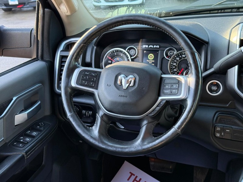 Ram 2500 Vehicle Full-screen Gallery Image 11