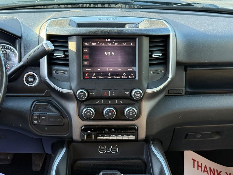 Ram 2500 Vehicle Full-screen Gallery Image 12