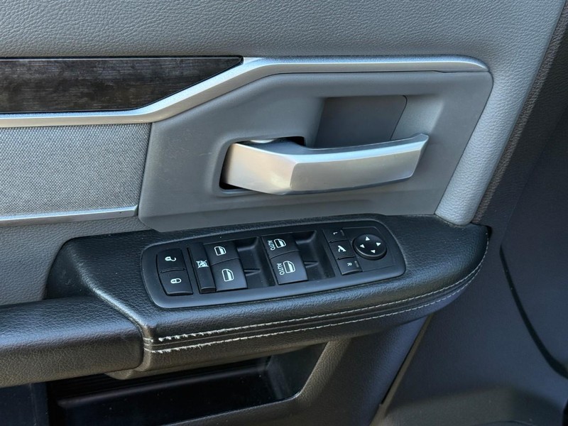 Ram 2500 Vehicle Full-screen Gallery Image 14