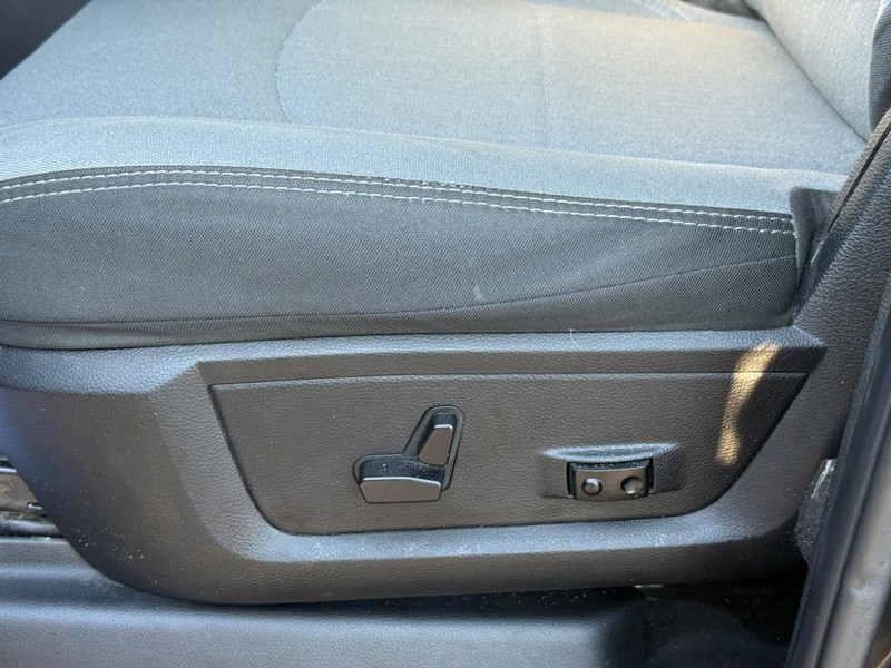 Ram 2500 Vehicle Full-screen Gallery Image 16