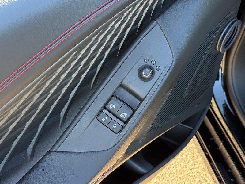 Dodge Charger Vehicle Full-screen Gallery Image 7