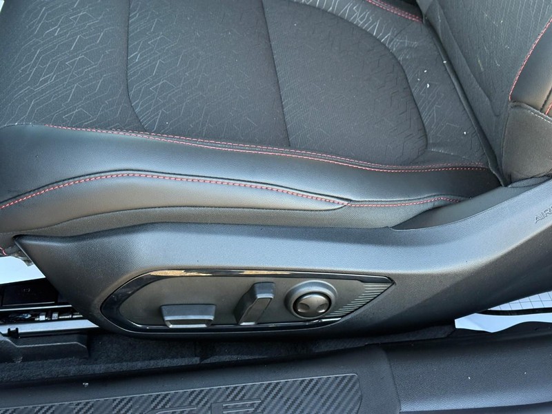 Dodge Charger Vehicle Full-screen Gallery Image 9