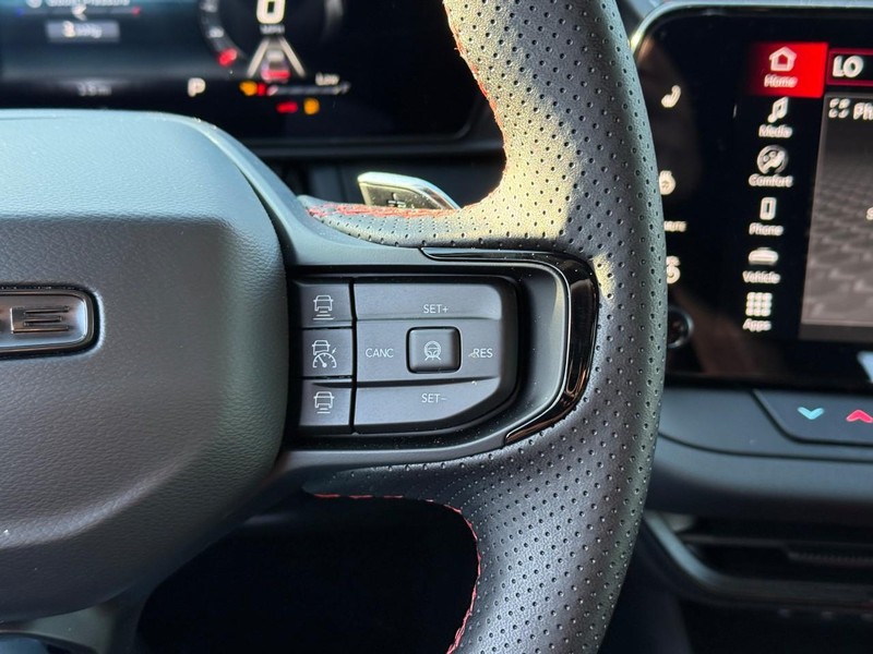 Dodge Charger Vehicle Full-screen Gallery Image 11