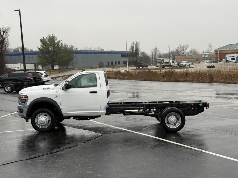 Ram 5500 Chassis Cab Vehicle Full-screen Gallery Image 2