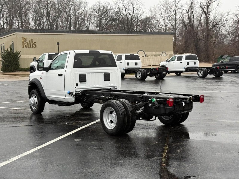 Ram 5500 Chassis Cab Vehicle Full-screen Gallery Image 3