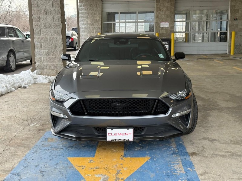 Ford Mustang Vehicle Full-screen Gallery Image 12