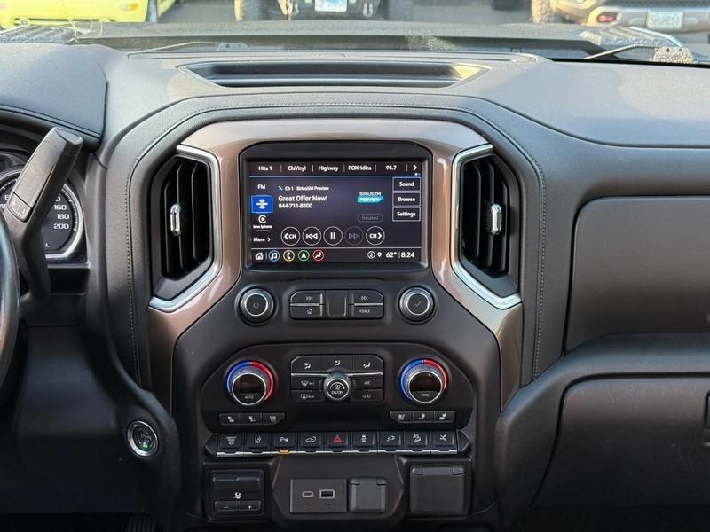 Chevrolet Silverado 2500HD Vehicle Image 17