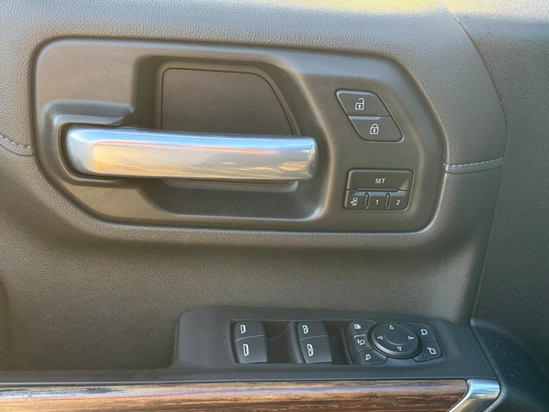 Chevrolet Silverado 2500HD Vehicle Image 20