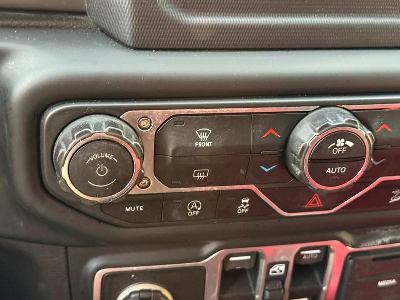 Jeep Wrangler Unlimited Vehicle Full-screen Gallery Image 16