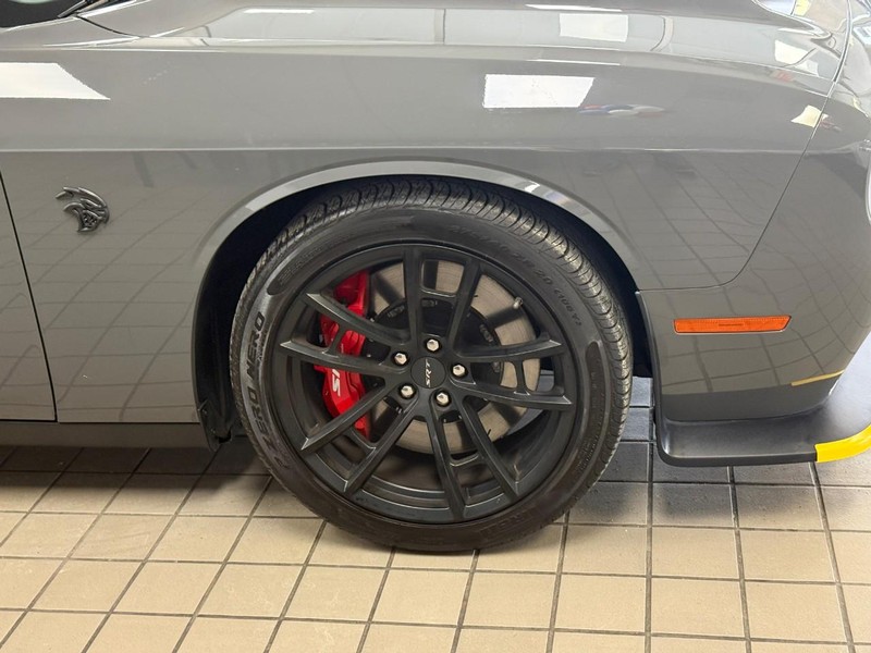 Dodge Challenger Vehicle Full-screen Gallery Image 05