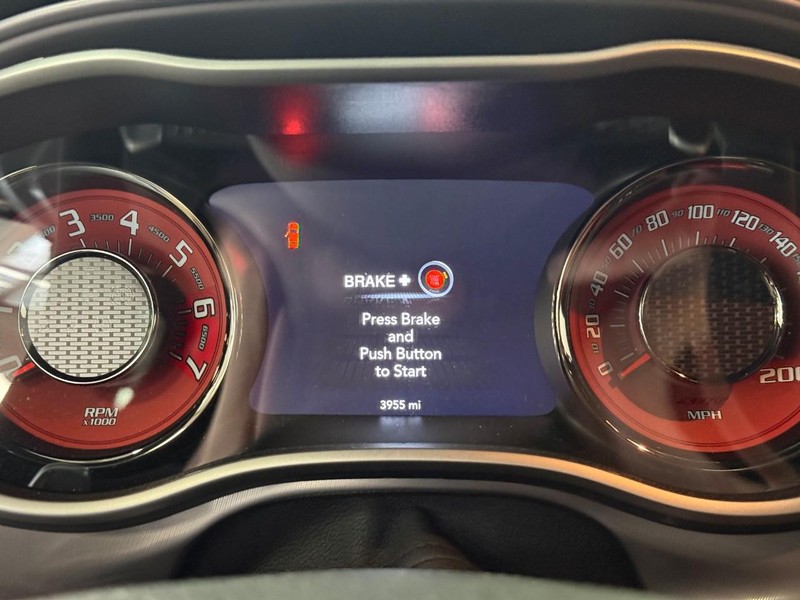 Dodge Challenger Vehicle Full-screen Gallery Image 10