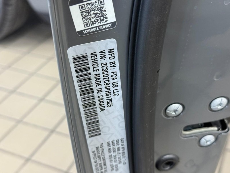 Dodge Challenger Vehicle Full-screen Gallery Image 14