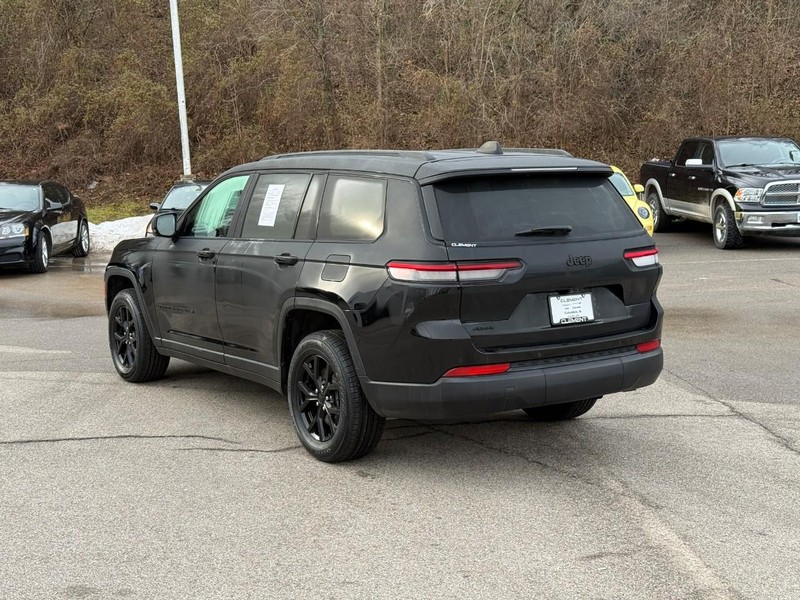 Jeep Grand Cherokee L Vehicle Full-screen Gallery Image 3