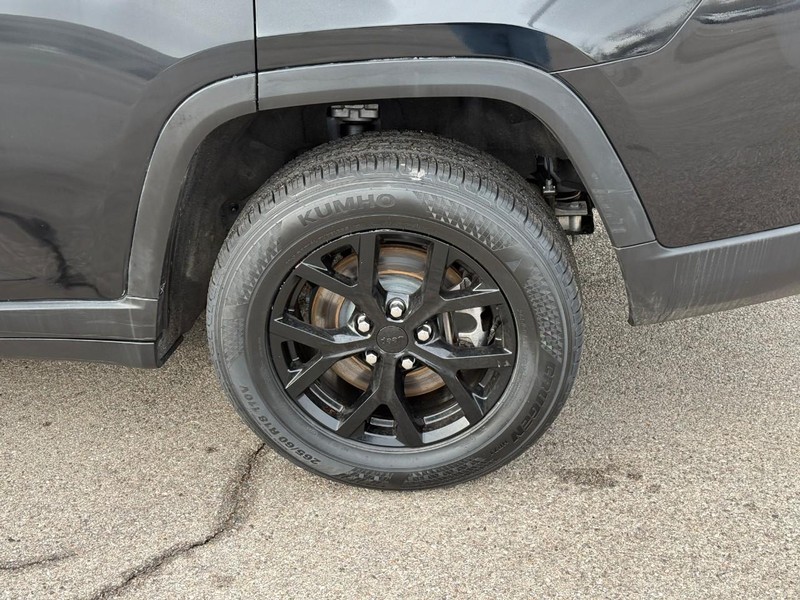 Jeep Grand Cherokee L Vehicle Full-screen Gallery Image 4