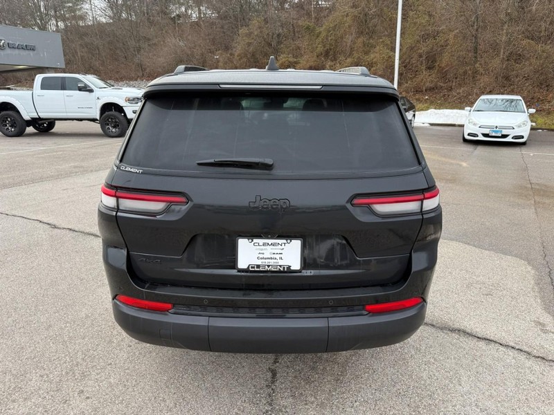 Jeep Grand Cherokee L Vehicle Full-screen Gallery Image 6