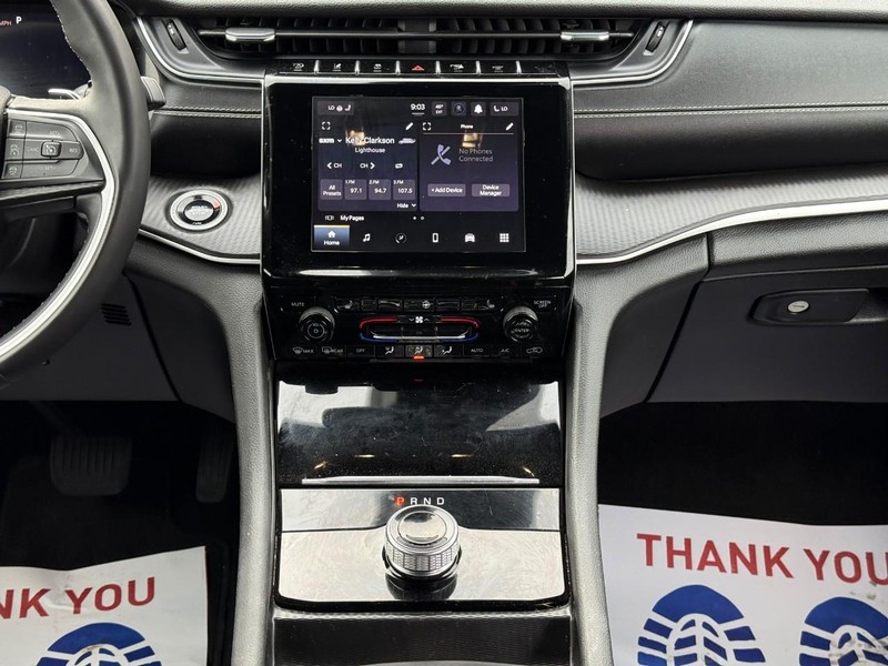 Jeep Grand Cherokee L Vehicle Full-screen Gallery Image 14