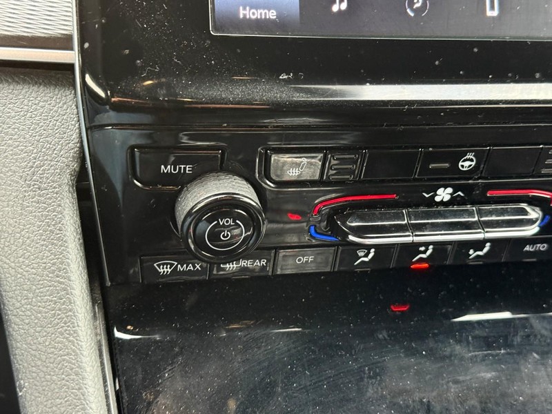 Jeep Grand Cherokee L Vehicle Full-screen Gallery Image 19